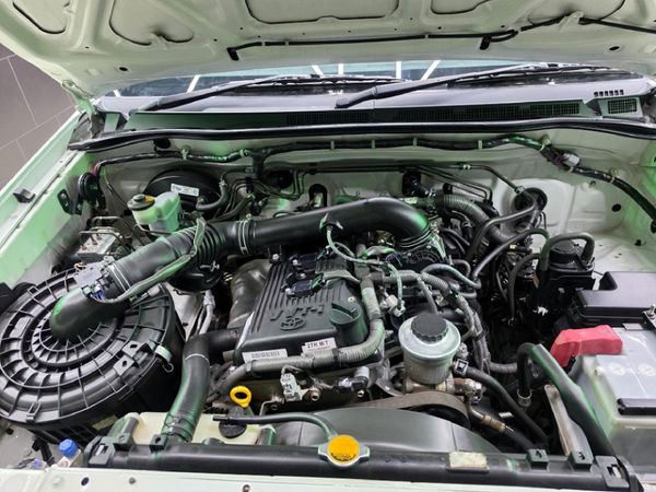 2011-Toyota-Hilux-27-VVTi-Raider-Raised-Body-Double-Cab image:19