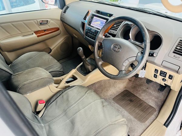 2010-Toyota-Fortuner-30-D-4D-Raised-Body image:9