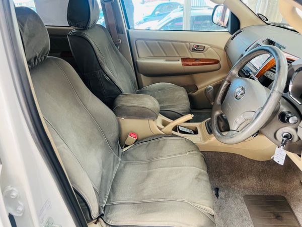 2010-Toyota-Fortuner-30-D-4D-Raised-Body image:10