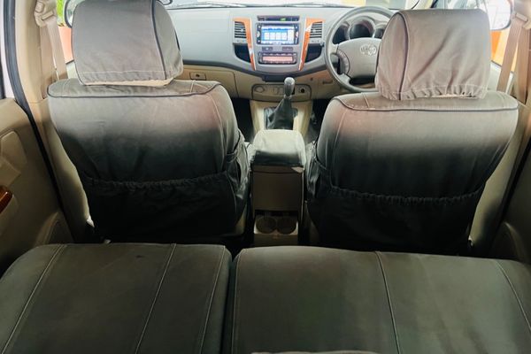 2010-Toyota-Fortuner-30-D-4D-Raised-Body image:13