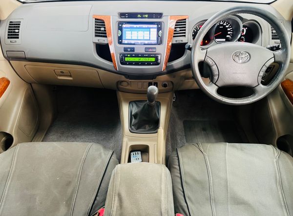 2010-Toyota-Fortuner-30-D-4D-Raised-Body image:14