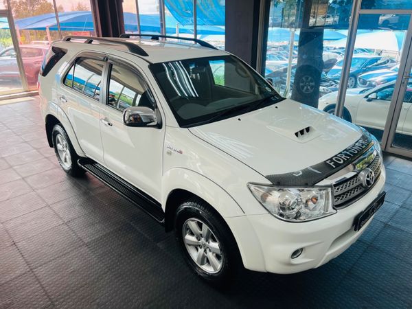 2010-Toyota-Fortuner-30-D-4D-Raised-Body image:1