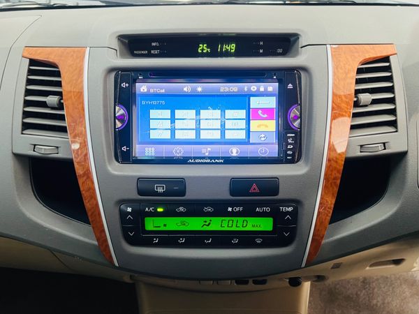 2010-Toyota-Fortuner-30-D-4D-Raised-Body image:19