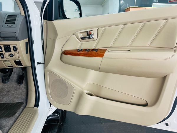 2010-Toyota-Fortuner-30-D-4D-Raised-Body image:22