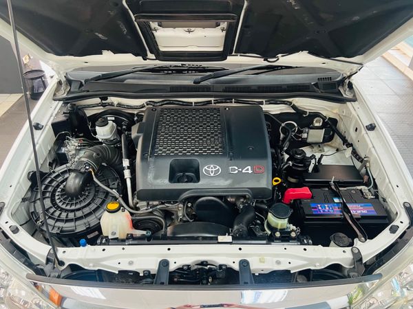 2010-Toyota-Fortuner-30-D-4D-Raised-Body image:23