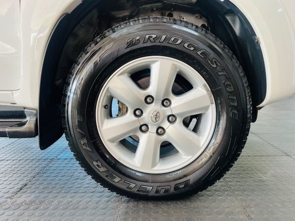 2010-Toyota-Fortuner-30-D-4D-Raised-Body image:24