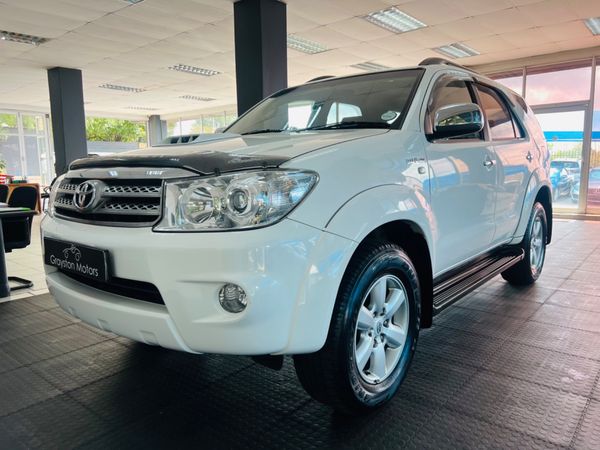 2010-Toyota-Fortuner-30-D-4D-Raised-Body image:3