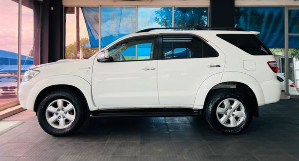 2010-Toyota-Fortuner-30-D-4D-Raised-Body image:4