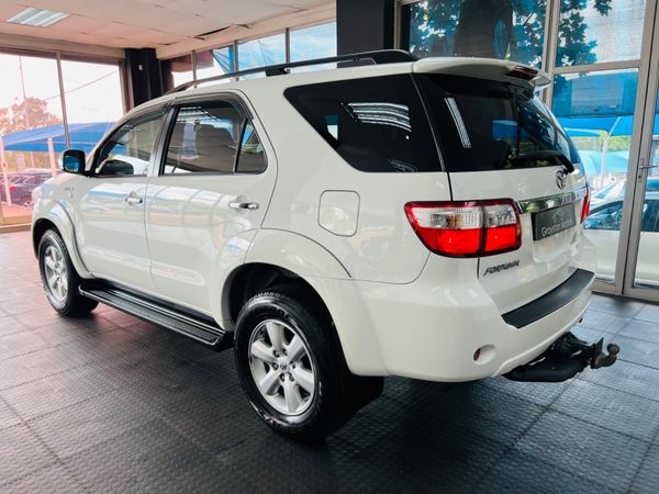 2010-Toyota-Fortuner-30-D-4D-Raised-Body image:5