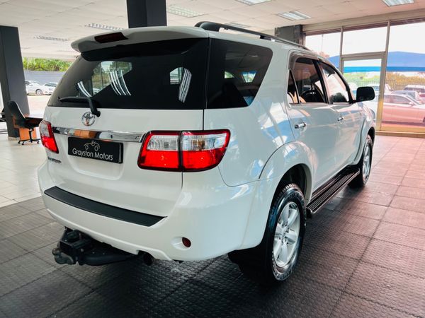 2010-Toyota-Fortuner-30-D-4D-Raised-Body image:7