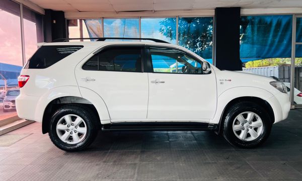 2010-Toyota-Fortuner-30-D-4D-Raised-Body image:8