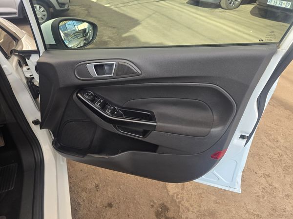 2017-Ford-Fiesta-10-EcoBoost-Trend-5-dr image:9