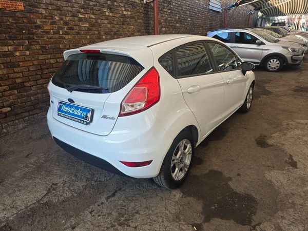 2017-Ford-Fiesta-10-EcoBoost-Trend-5-dr image:1