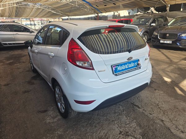 2017-Ford-Fiesta-10-EcoBoost-Trend-5-dr image:3