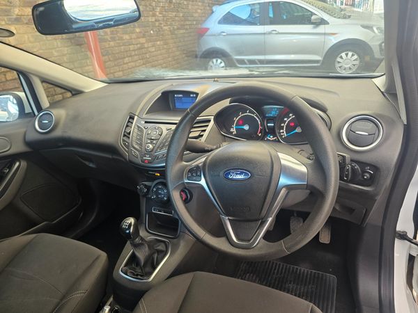 2017-Ford-Fiesta-10-EcoBoost-Trend-5-dr image:7