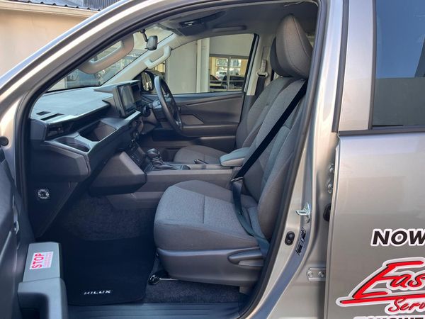 2026-Toyota-Hilux-28-GD-6-RB-SRX-Auto-Double-Cab image:6