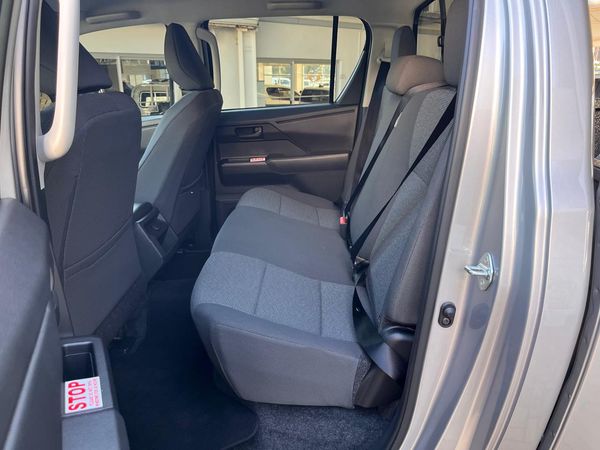 2026-Toyota-Hilux-28-GD-6-RB-SRX-Auto-Double-Cab image:7