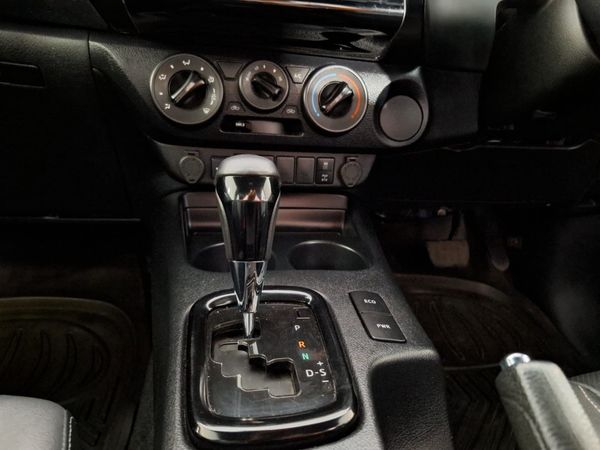 2024-Toyota-Hilux-28-GD-6-Raised-Body-Legend-Auto-Extended-Cab image:14