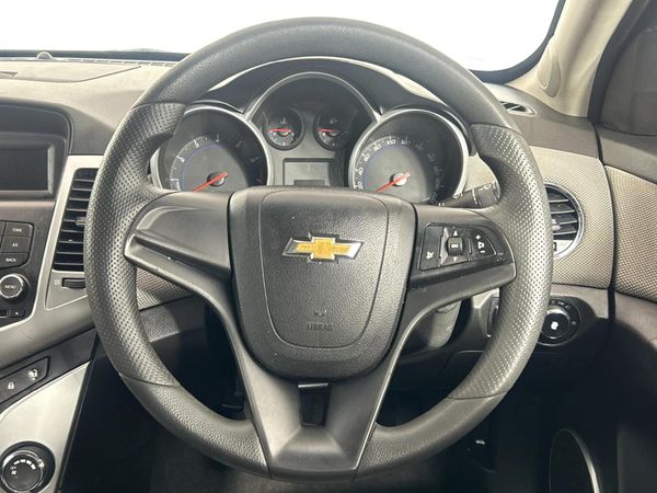 2011-Chevrolet-Cruze-16-LS image:12