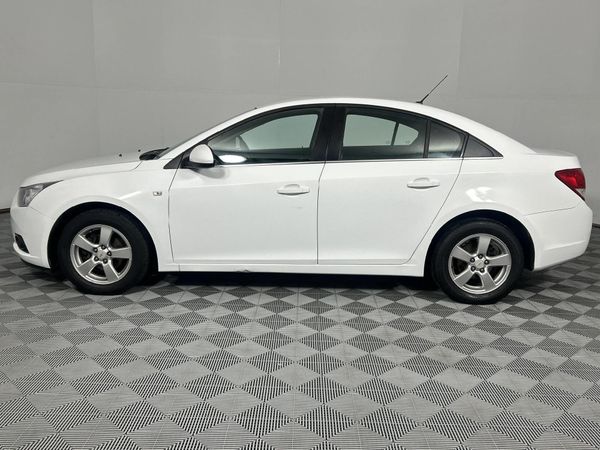 2011-Chevrolet-Cruze-16-LS image:19