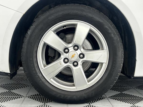 2011-Chevrolet-Cruze-16-LS image:4