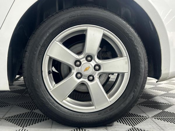 2011-Chevrolet-Cruze-16-LS image:6