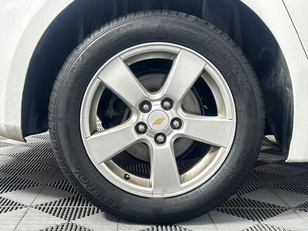 2011-Chevrolet-Cruze-16-LS image:7