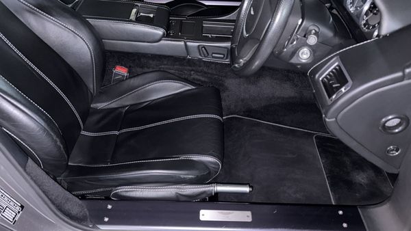 2008-Aston-Martin-Vantage-Coupe-Auto image:18