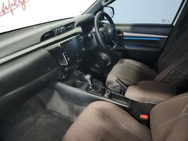 2025-Toyota-Hilux-28-GD-6-RB-Legend-55-4x4-Auto-Double-Cab image:6