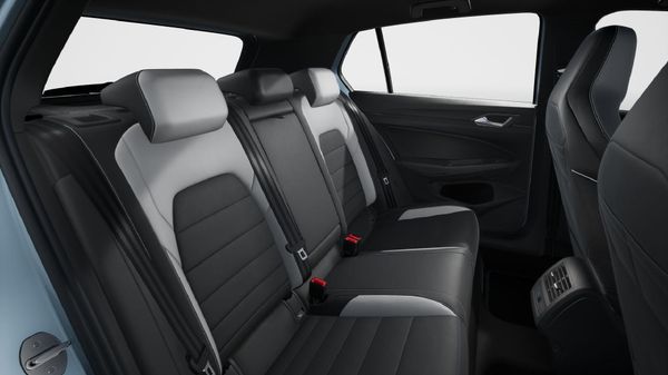 2026-Volkswagen-Golf-14-TSI-R-Line-Auto-110kw image:10