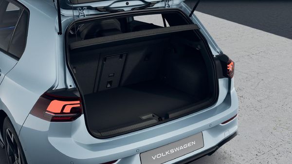 2026-Volkswagen-Golf-14-TSI-R-Line-Auto-110kw image:4