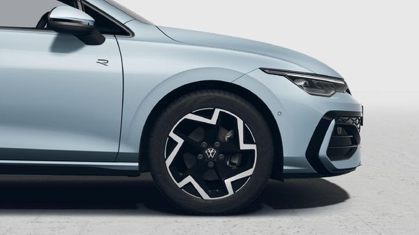 2026-Volkswagen-Golf-14-TSI-R-Line-Auto-110kw image:7