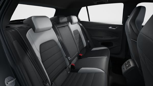 2026-Volkswagen-Golf-14-TSI-R-Line-Auto-110kw image:10