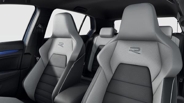 2026-Volkswagen-Golf-14-TSI-R-Line-Auto-110kw image:9