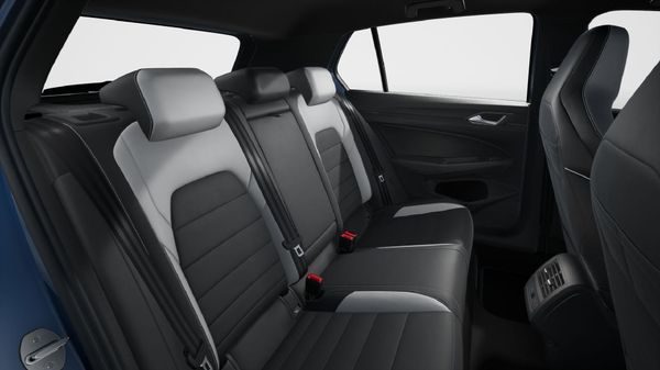 2026-Volkswagen-Golf-14-TSI-R-Line-Auto-110kw image:10