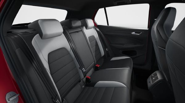 2026-Volkswagen-Golf-14-TSI-R-Line-Auto-110kw image:10