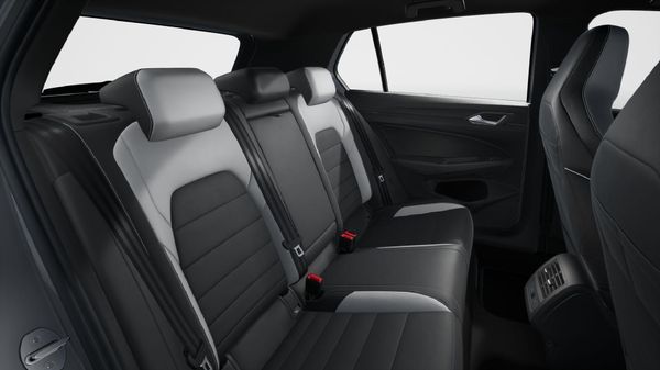 2026-Volkswagen-Golf-14-TSI-R-Line-Auto-110kw image:10