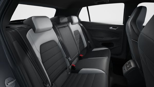 2026-Volkswagen-Golf-14-TSI-R-Line-Auto-110kw image:10