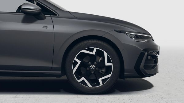 2026-Volkswagen-Golf-14-TSI-R-Line-Auto-110kw image:7
