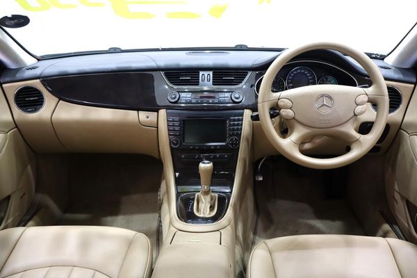 2008-Mercedes-Benz-CLS-350 image:13