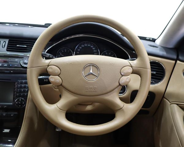 2008-Mercedes-Benz-CLS-350 image:14