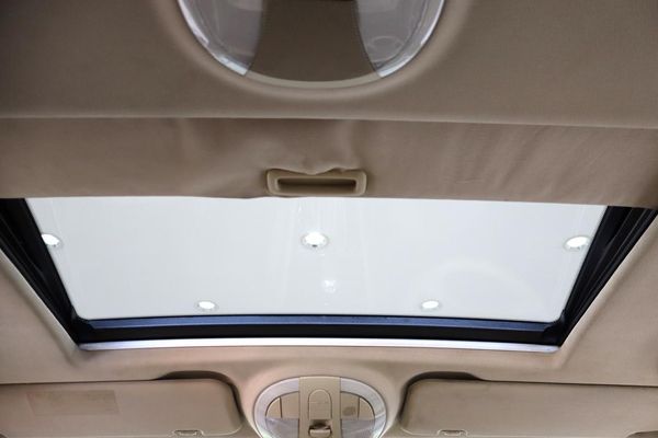 2008-Mercedes-Benz-CLS-350 image:16