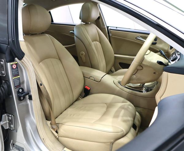 2008-Mercedes-Benz-CLS-350 image:19