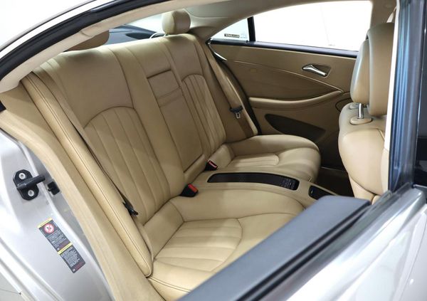 2008-Mercedes-Benz-CLS-350 image:21