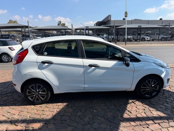 2016-Ford-Fiesta-14-Ambiente-5-dr image:3