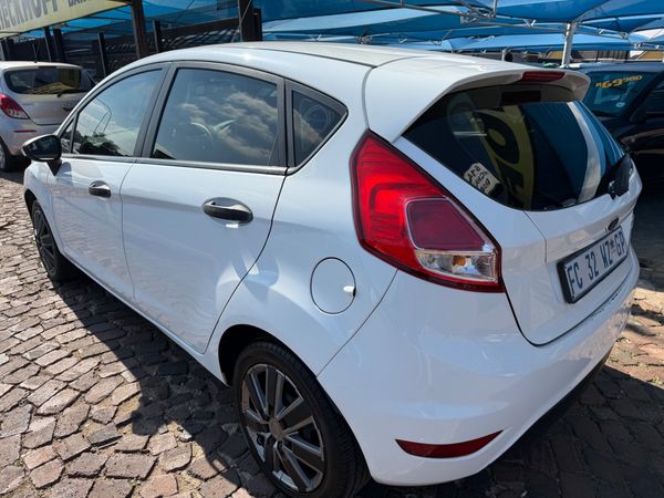 2016-Ford-Fiesta-14-Ambiente-5-dr image:5