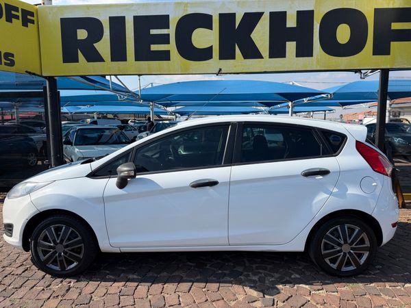2016-Ford-Fiesta-14-Ambiente-5-dr image:6