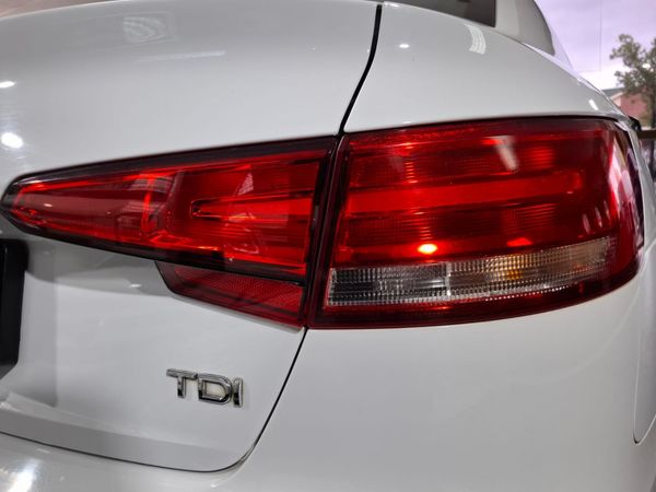 2017-Audi-A4-20-TDI-Auto-40-TDI image:13