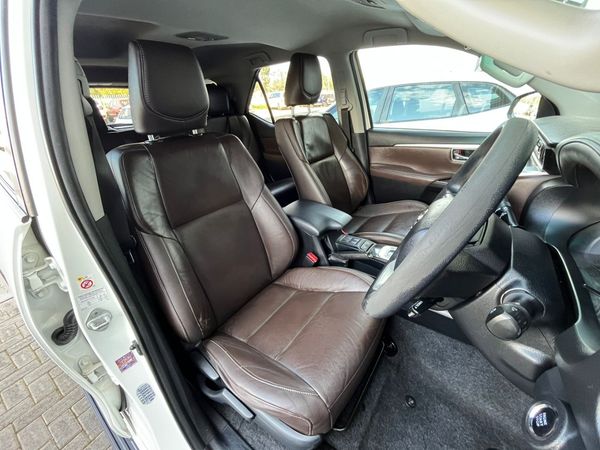 2018-Toyota-Fortuner-24-GD-6-Raised-Body-Auto image:11