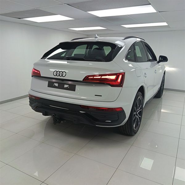 2026-Audi-Q5-Sportback-quattro-Black-Edition-40-TDI image:13